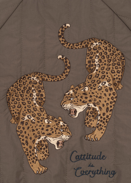 Bomberjacke in Walnussbraun mit großer Jaguar Applikation auf dem Rücken