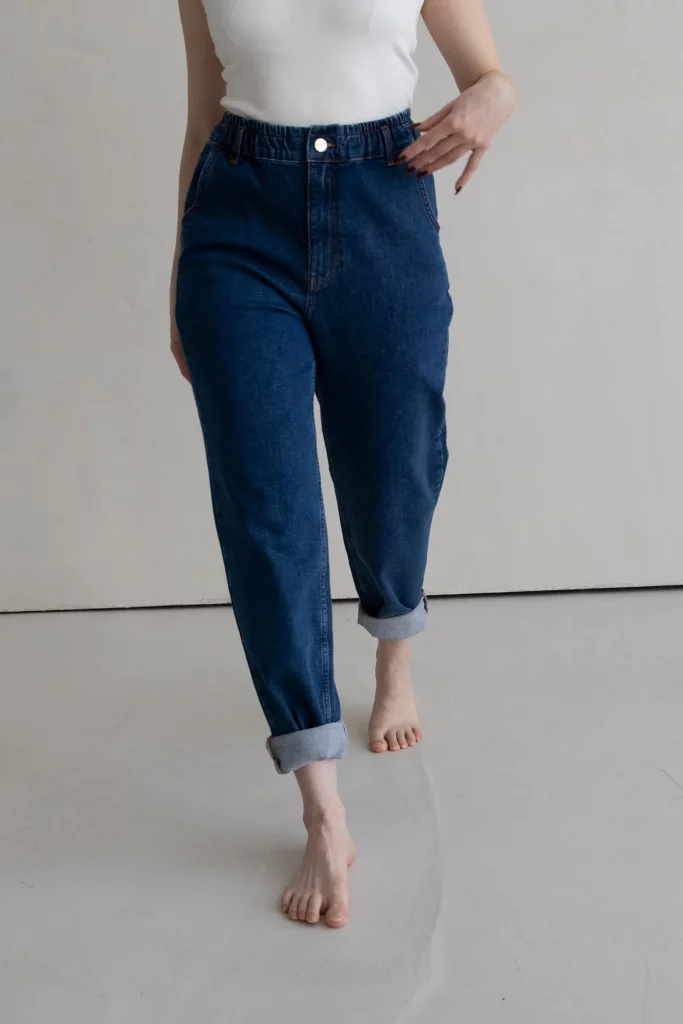 Mom Jeans in Indigo Blau von Clara Himmel