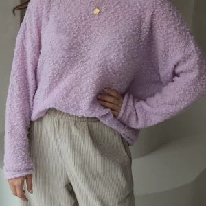 lila farbiger Bubble Strickpullover von Clara Himmel