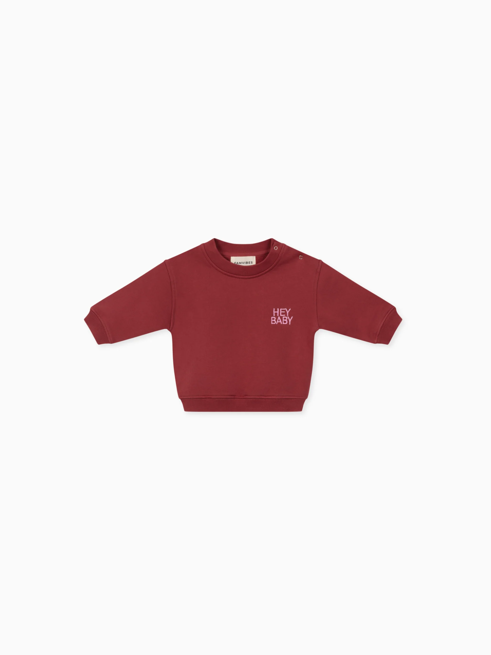 Sweatshirt in Burgundy mit Rosa farbigem Stick auf der linken Brust HEY BABY von Famvibes