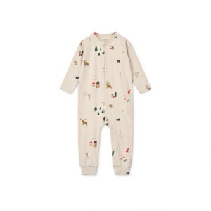 Weihnachtspyjama Jumpsuit von Liewood in Beige mit aufgderuckten weihnachtlichen Motiven