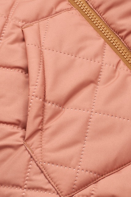 Wendejacke von Liewood, Eine Seite Teddyfell, eine Seite Stepp in Rosa, Karamell und weiß mit Kapuze (Stepp-Seite)