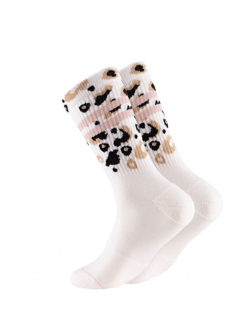 Ooley Socken in weiß mit Streifen in Altrose und beige-schwarzem Leo-Muster am Schaft