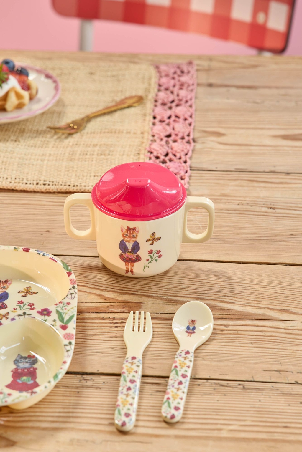 Baby Geschenkset Nathalie Lété mit süßen Tiermotiven auf Beigem Grund mit roten Details