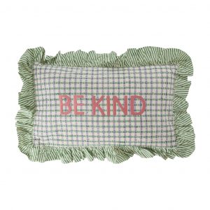 Längliches Kissen in Hellgrün mit Stickerei "Be Kind" in Rose von Rice