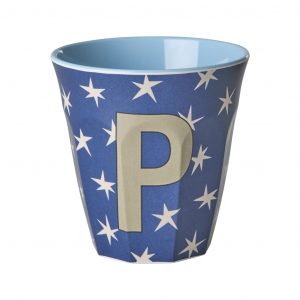 Rice Buchstabenbecher in Dunkelblau mit Buchstabe P in Khaki und beigen Sternen