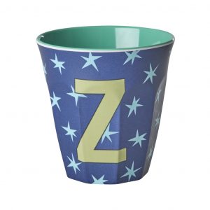 Rice Buchstabenbecher in Dunkelblau mit Buchstabe Z in Khaki und hellblauen Sternen