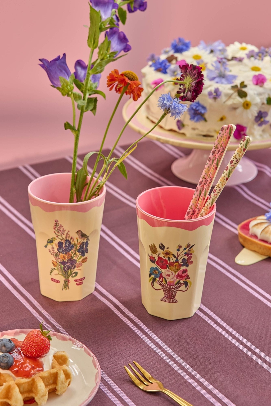 Nathalie Lété Latte Cups im 2er Set mit Blumenprint auf Beige mit Rosa Rand von Rice