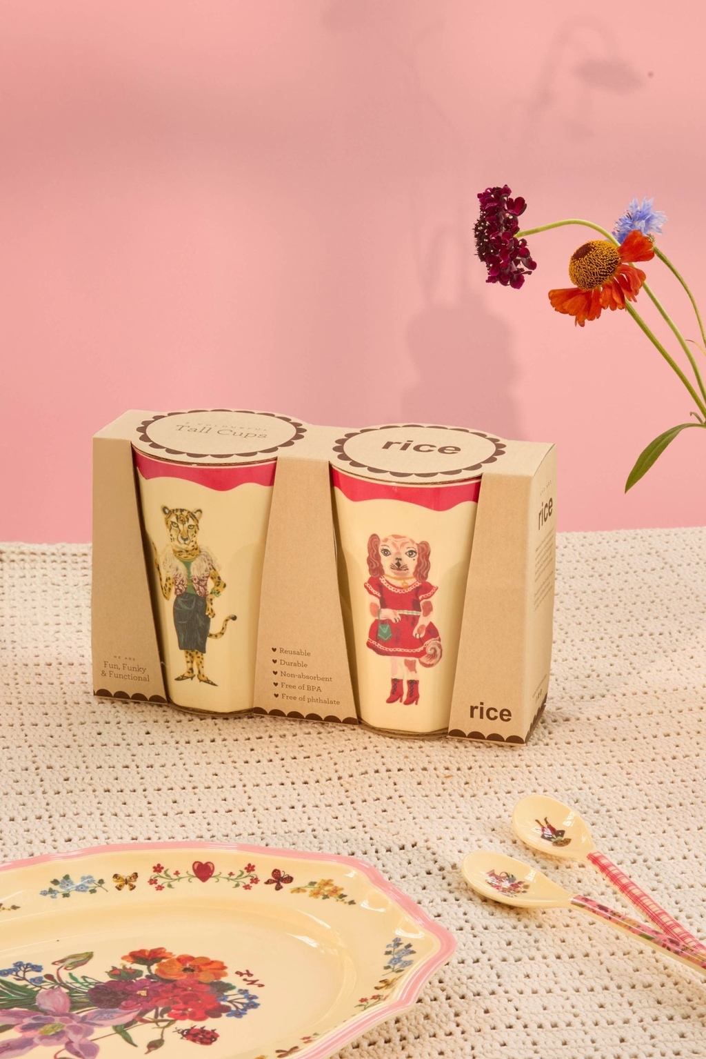 2er Set Latte Cups von Rice mit süßen Motiven (Hund & Leopard) von Nathalie Lété