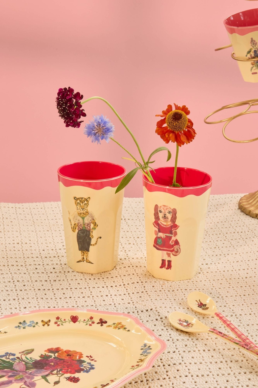 2er Set Latte Cups von Rice mit süßen Motiven (Hund & Leopard) von Nathalie Lété