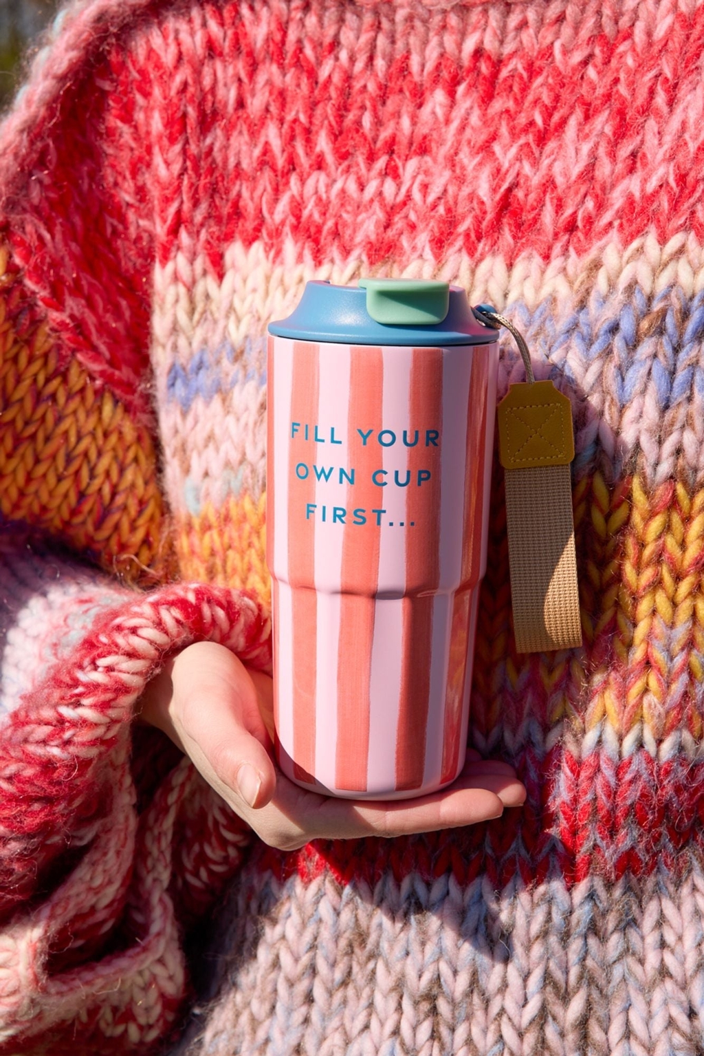 Thermosbecher von Rice in Orange-Rosa Organic Stripes Print mit blauem Deckel und Augfrschrift Fill Your Own Cup First