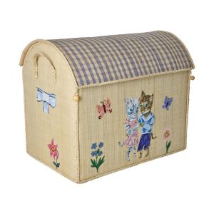 Großes Raffia Aufbewahrungshaus von Rice in Kooperation mit Nathalie Lété. Das Dach in Blau Beige kariert. Vorne sind 2 tanzende Katzen abgebildet