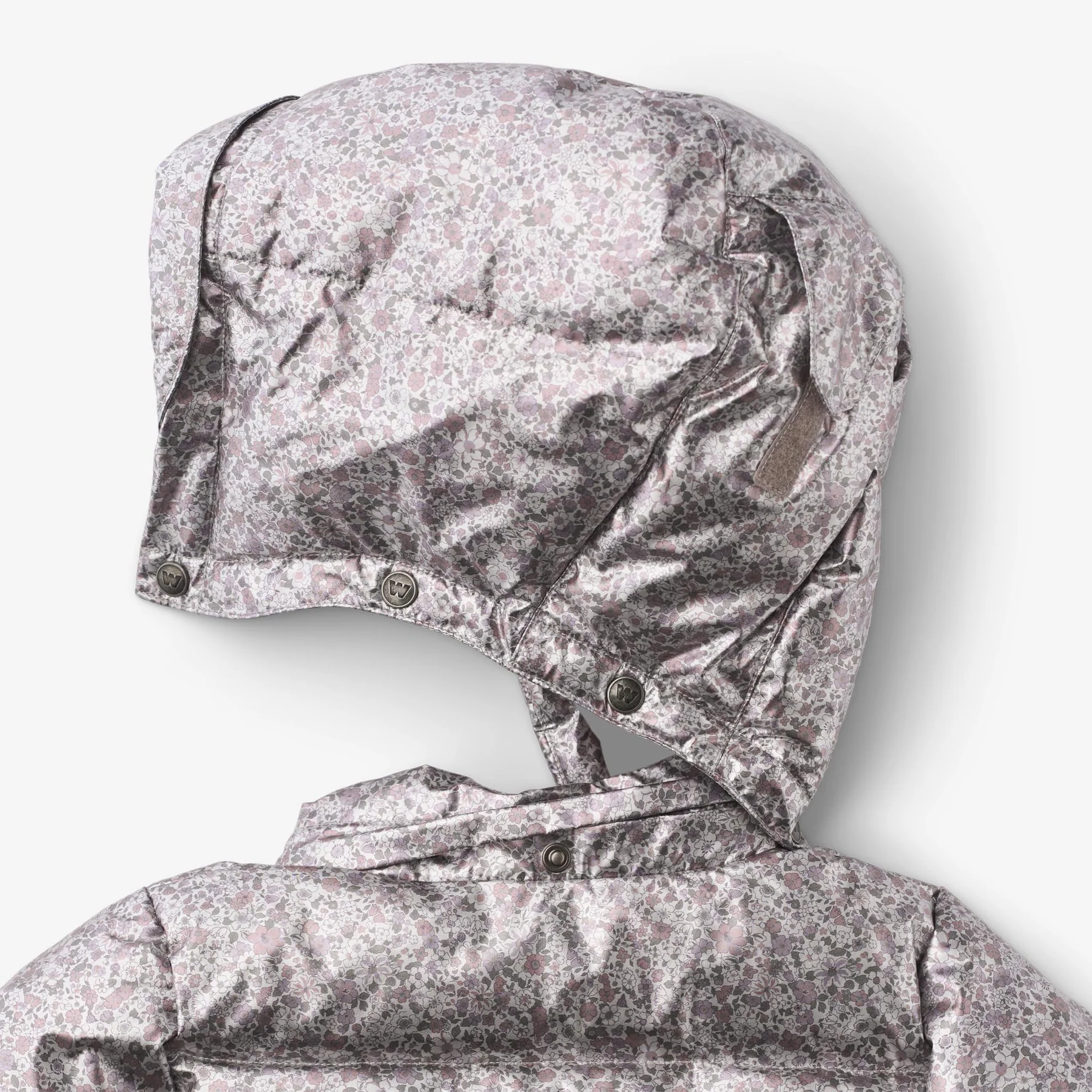 Wheat Daunenmantel Luna in Silber mit Ton in Ton Blumenmuster (Detailansicht abnehmbare Kapuze)