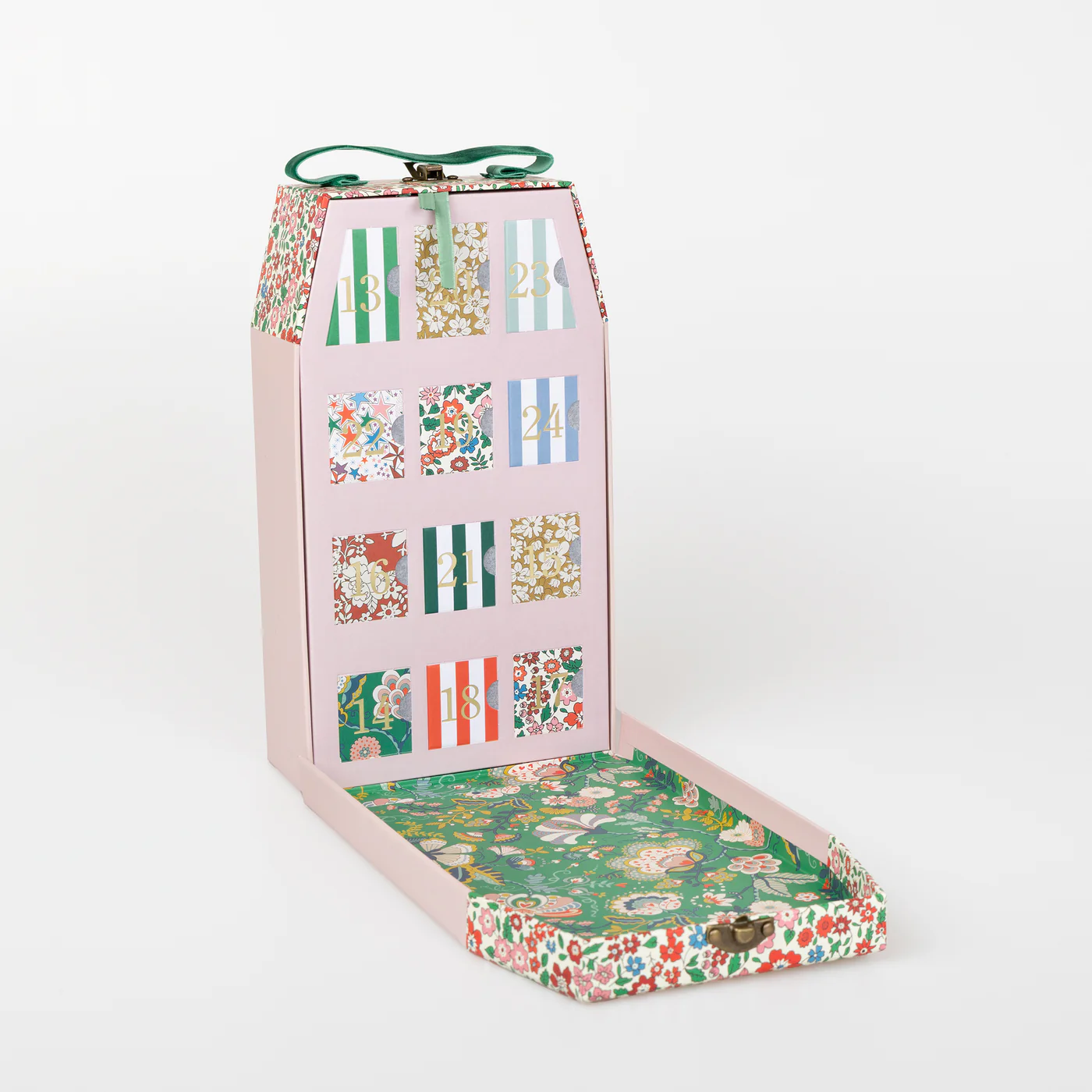 Meri Meri Adventskalender in Form eines rosafarbigen 2-stöckigen Haus mit Dach im Blumenmuster aufgeklappt