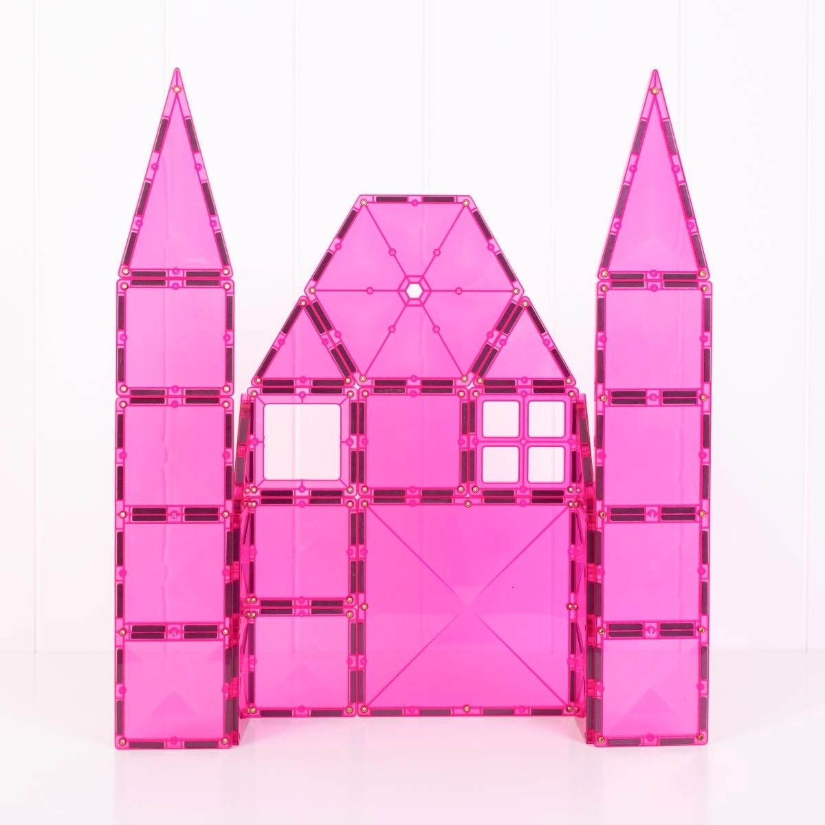 Schloss komplett aus pinken Magnetsteinen aus der Connetix Charity Box gebaut