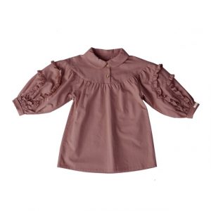 Altrosa farbiges Langarmkleid mit Polokragen und Rüschendetails an den Ärmeln von Donsje