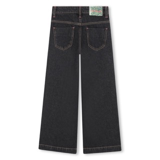 Mädchenjeans von Billieblush schwarz mit weitem Bein und pinken Herznieten an Taschen und Saum (Rückensicht mit 2 aufgesetzten Gesäßtaschen)