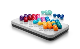 großes schwarzes Spielbrett mit bunten Kugel IQ Puzzler Pro XXL