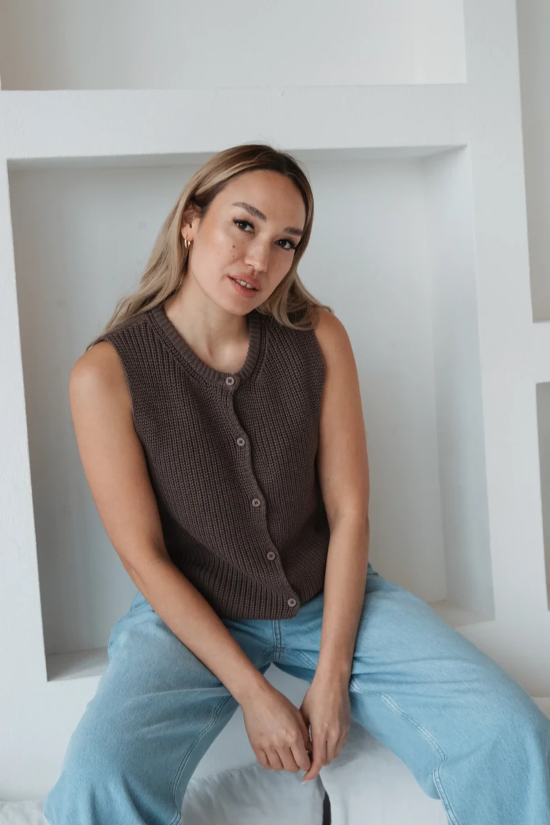 Clara Himmel Strickweste Brown2.jpg